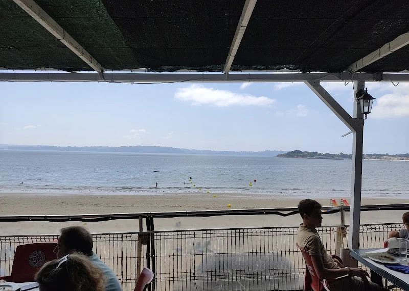 Actividades acuáticas en la playa